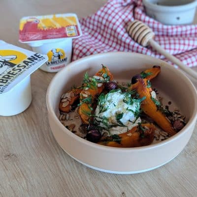 Faisselle aux herbes, granola et courge rôtie aux épices et miel